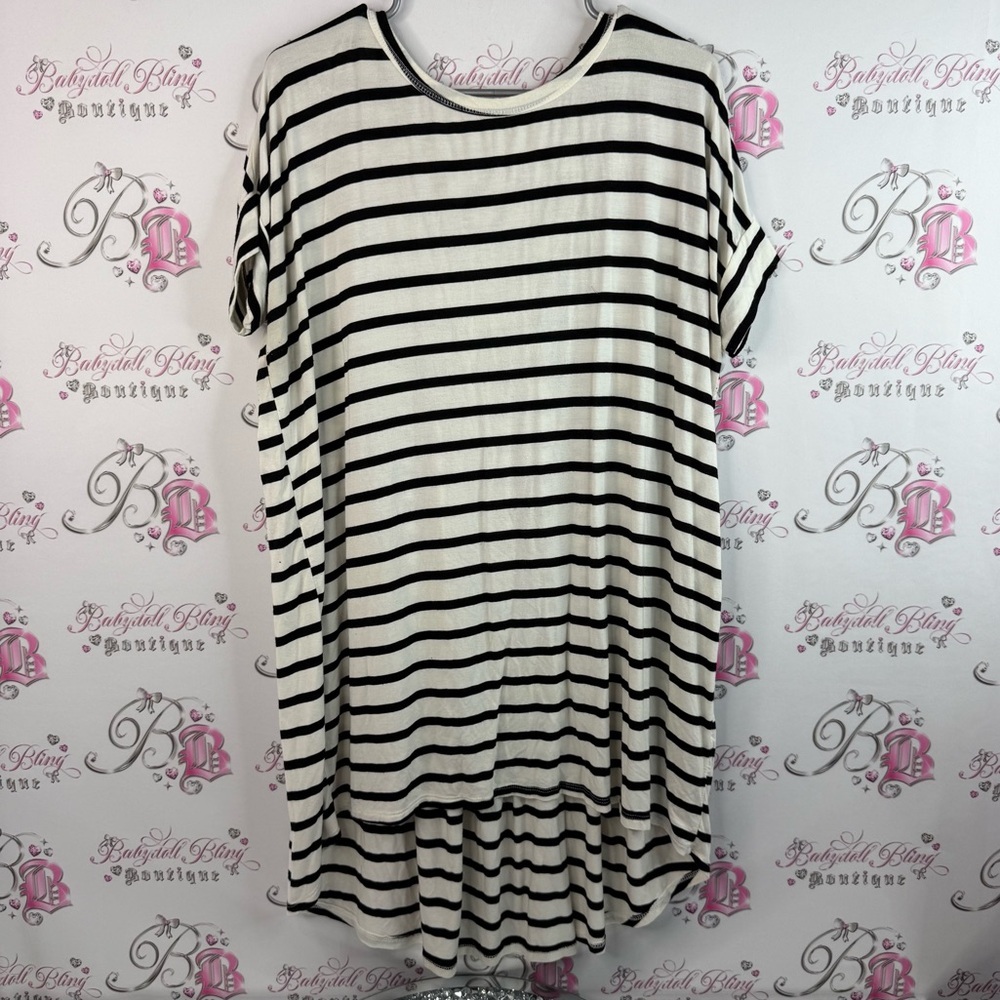 Jardin by macris T-shirt strappy back Striped Black and White Women's Top